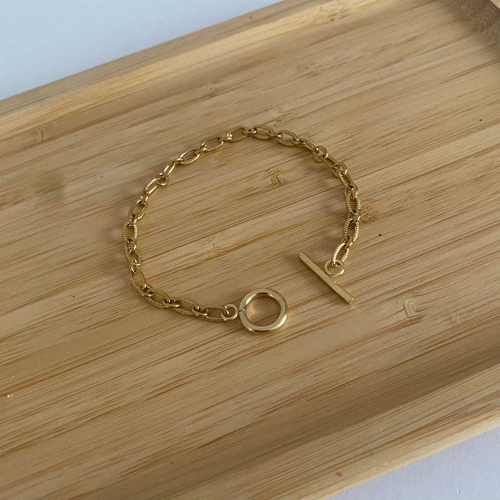 Gold T-Bar Chain Bracelet!